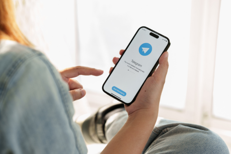 How to Use WhatsApp Page and Telegram Download Together for Maximum Productivity at Work